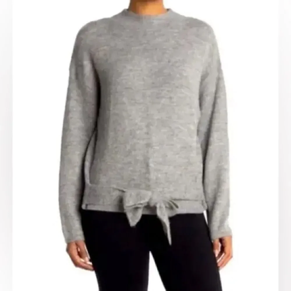 WAYF Luxurious Gray Sweater W Tie Size Medium
